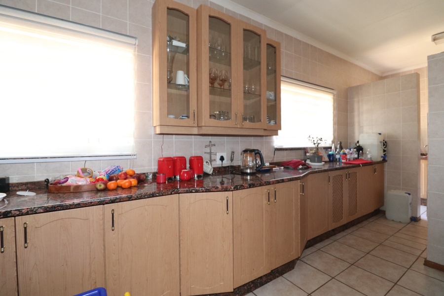 To Let 4 Bedroom Property for Rent in Wilkoppies North West